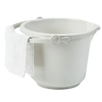 BUCKET WITH HOLE OF HOSE 8L